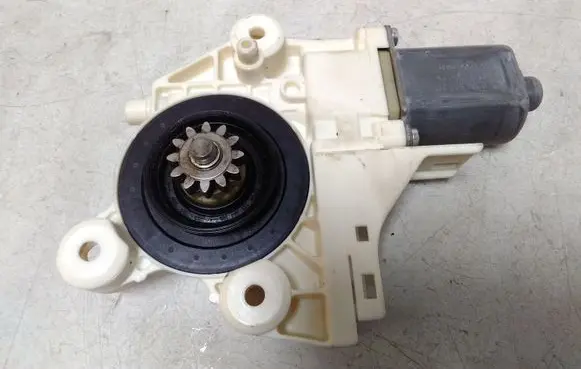 Ford Focus Front door window regulator motor 4M5T14A389 995208101 0130822217