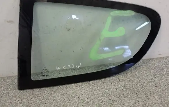 Mitsubishi Colt Side middle window/glass 