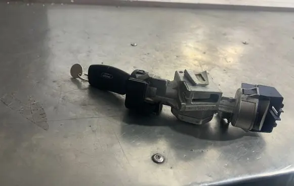 Ford Focus C-MAX Ignition lock 3M513F880AC