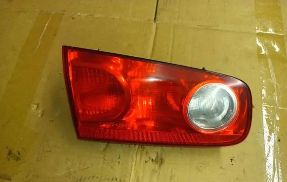 Tailgate rear/tail lights