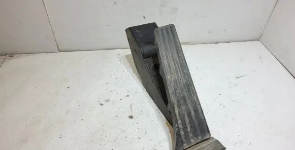 BMW 5 E60 E61 Accelerator throttle pedal 6766931 21103 25916010