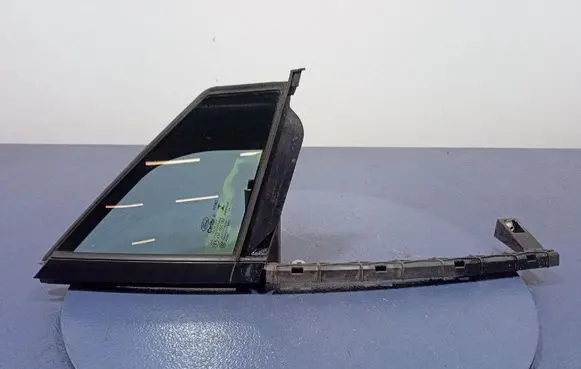 Ford Mondeo MK I Front door window glass four-door DS73F21400AJ