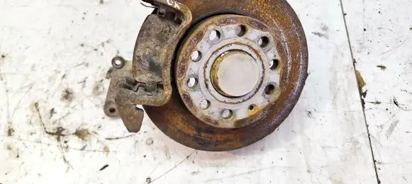 Volkswagen Touran I Rear wheel hub