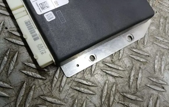 Mercedes-Benz S W220 Air suspension control unit module (rear) A2215408245