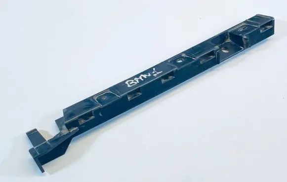 BMW 1 E81 E87 Front bumper mounting bracket 7118159