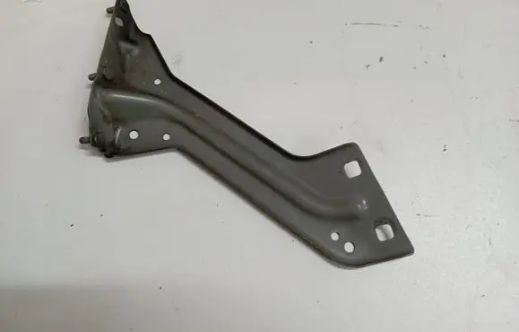 Audi Q5 SQ5 Fender mounting bracket 8R0821135