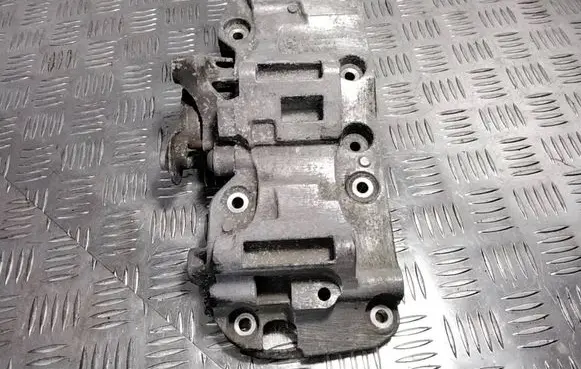 BMW 1 E81 E87 Engine mounting bracket 116850686305 174786