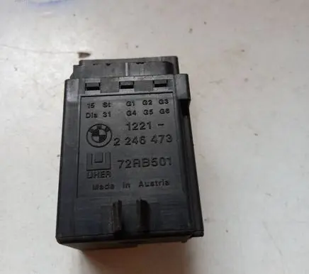 BMW 5 E39 Glow plug pre-heat relay 12212246473