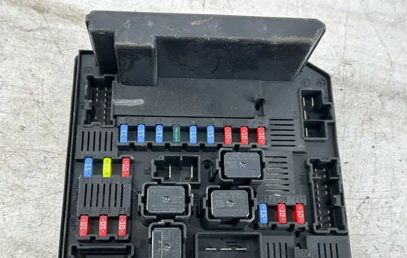 Nissan Qashqai Fuse box set 284B7JD01B 1018713459 519136329