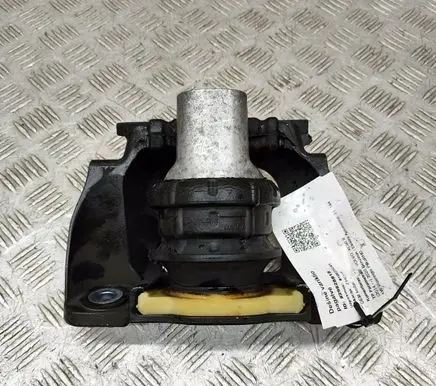 Volvo XC90 Engine mount bracket 32137496 326F22