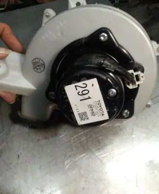 Toyota Prius (XW20) Hybrid/electric vehicle battery fan 8713047070 1172002913