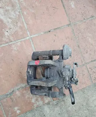 Opel Zafira C Rear brake caliper