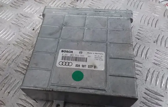 Audi A4 S4 B5 8D Engine control unit/module 8D0907557B 0261203554
