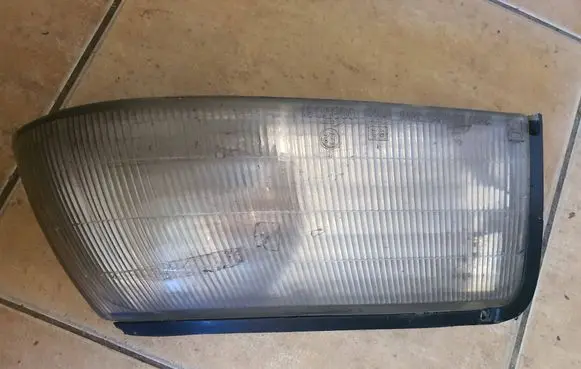 Mazda 626 Front indicator light 21061272
