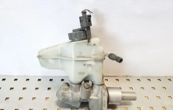 Skoda Octavia Mk2 (1Z) Master brake cylinder 03355890101