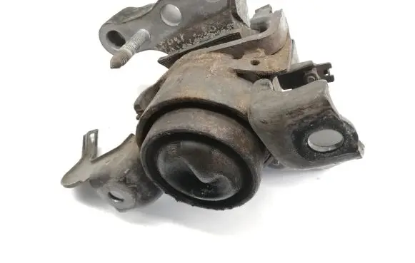 Toyota Verso-S Engine mount bracket