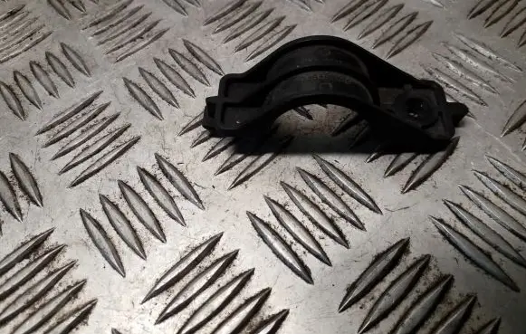 Radiator mount bracket