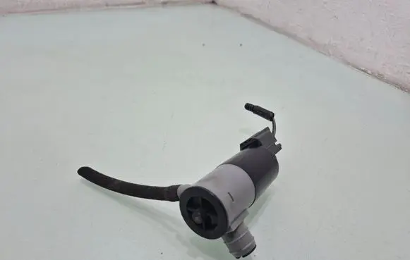 Volvo V40 Windscreen/windshield washer pump 1019873