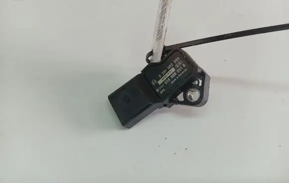 Volkswagen PASSAT B6 Air pressure sensor 0281002399