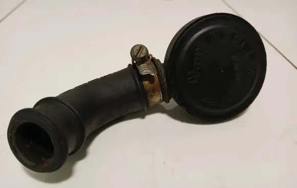 Audi A6 S6 C5 4B Breather valve 06A129101A