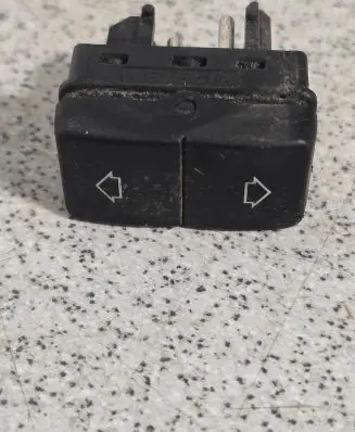 BMW 5 E34 Electric window control switch 8366506