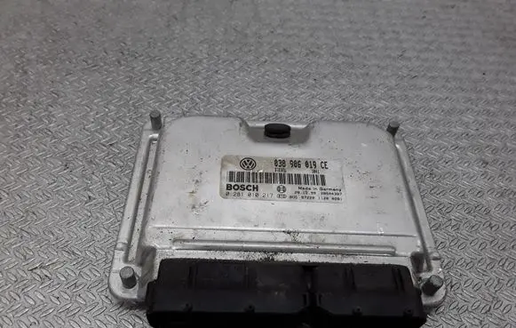 Volkswagen PASSAT B5 Engine control unit/module 038906019CE 0281010217