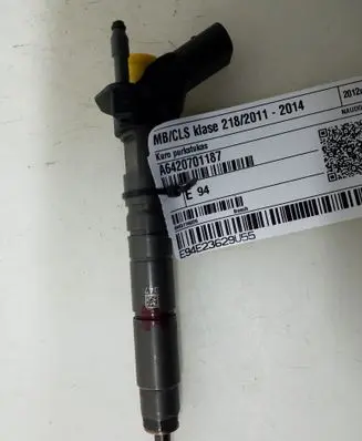 Mercedes-Benz CLS C218 X218 Fuel injector A6420701187