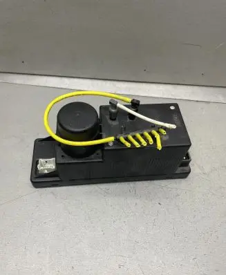 Mercedes-Benz E W210 Central locking vacuum pump 2108000048 013200638