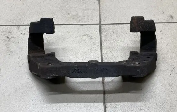 BMW X5 E70 Front Brake Caliper Pad/Carrier 