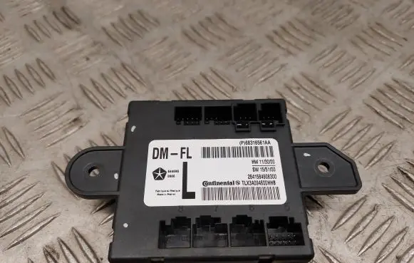 Chrysler Pacifica Door control unit/module 68316561AA