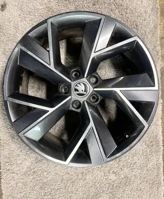 Skoda Kodiaq R19 carbon fiber rim 565601025M