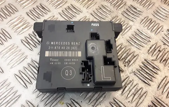 Mercedes-Benz E W211 Door control unit/module 2118704026 A2118704026