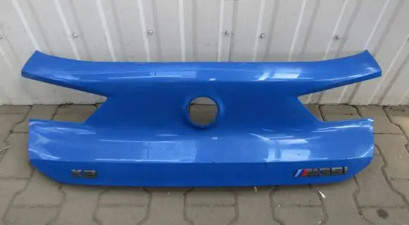 Trunk door license plate light bar