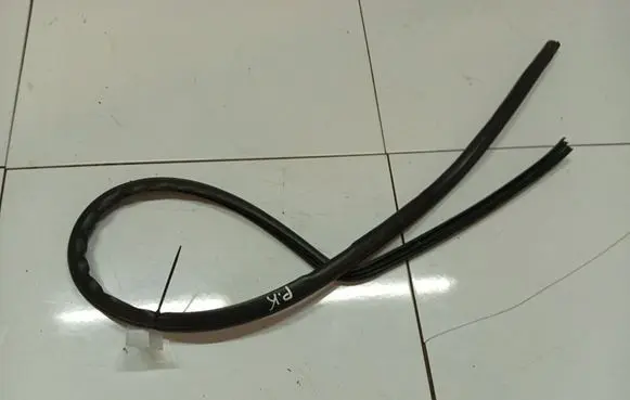 Opel Frontera B Rubber seal front coupe door 