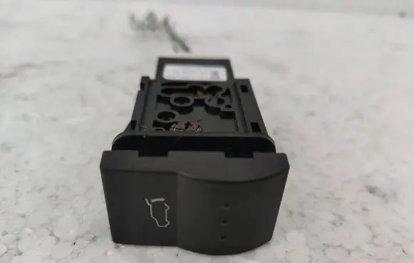 Mazda CX-9 Tailgate/boot open switch button TD1166LF0