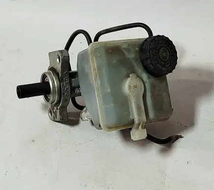 Volvo V70 Master brake cylinder 9157933