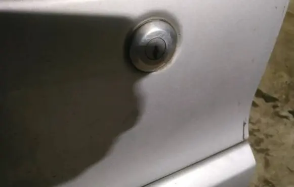 Citroen Xsara Front door lock (next to the handle) 