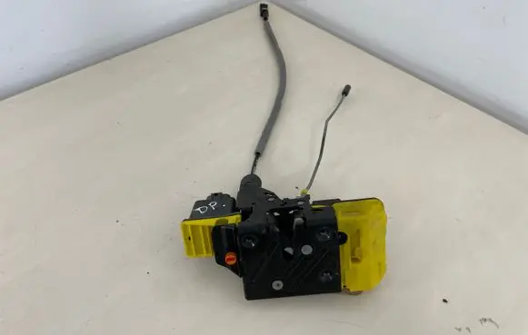 Volvo XC90 Rear door lock 30663050