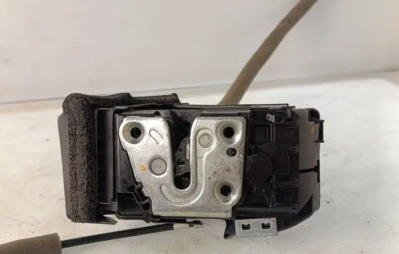 Renault Kadjar Front door lock