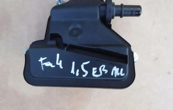 Ford Focus Oil breather separator HX7G6C757AA