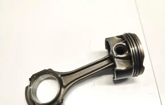 Mercedes-Benz C AMG W205 Piston with connecting rod a17700q06 a17700