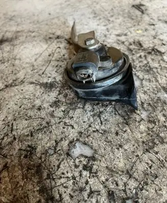 Audi A4 S4 B6 8E 8H Horn signal 8E0951221