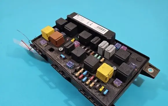 Opel Zafira B Fuse box set 13250232 IMPRK1377996