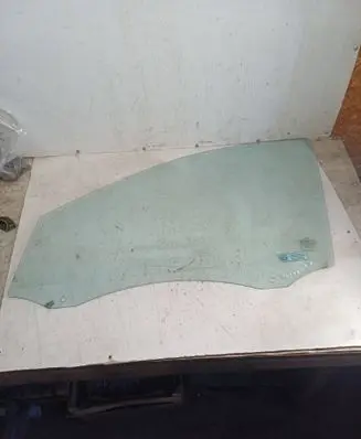 KIA Sorento Front door window glass four-door 43R000382 E000008 DOT748M352AS2