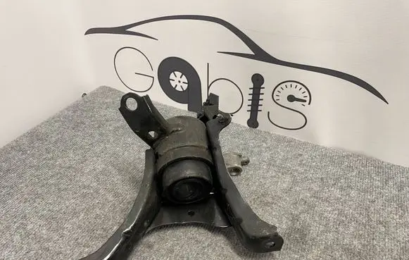 Toyota C-HR I Engine mount bracket