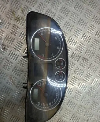 Volkswagen PASSAT B5.5 Speedometer (instrument cluster) 3B0920829A 150503050605