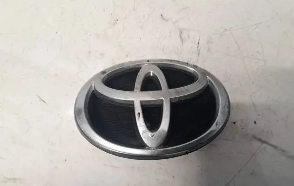 Toyota Corolla Verso E121 Manufacturer badge logo/emblem 7531113171