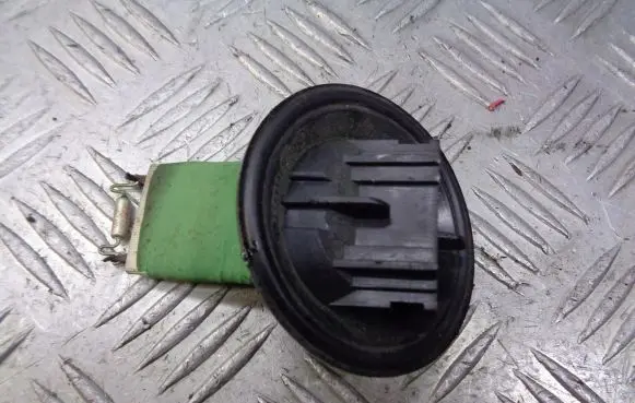 Skoda Fabia Mk1 (6Y) Heater blower fan relay 