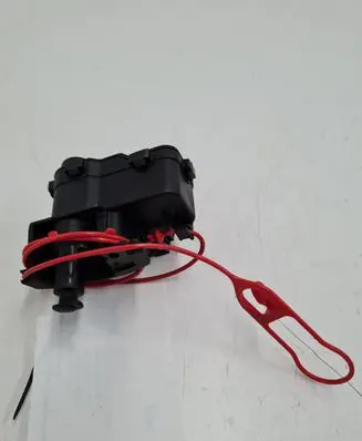 Fuel tank cap lock motor
