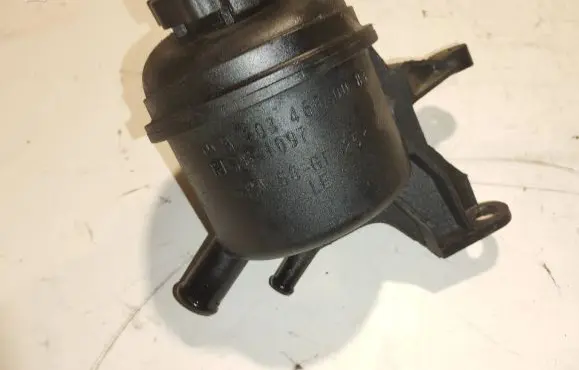Mercedes-Benz C AMG W203 Power steering fluid tank/reservoir A2034600083
